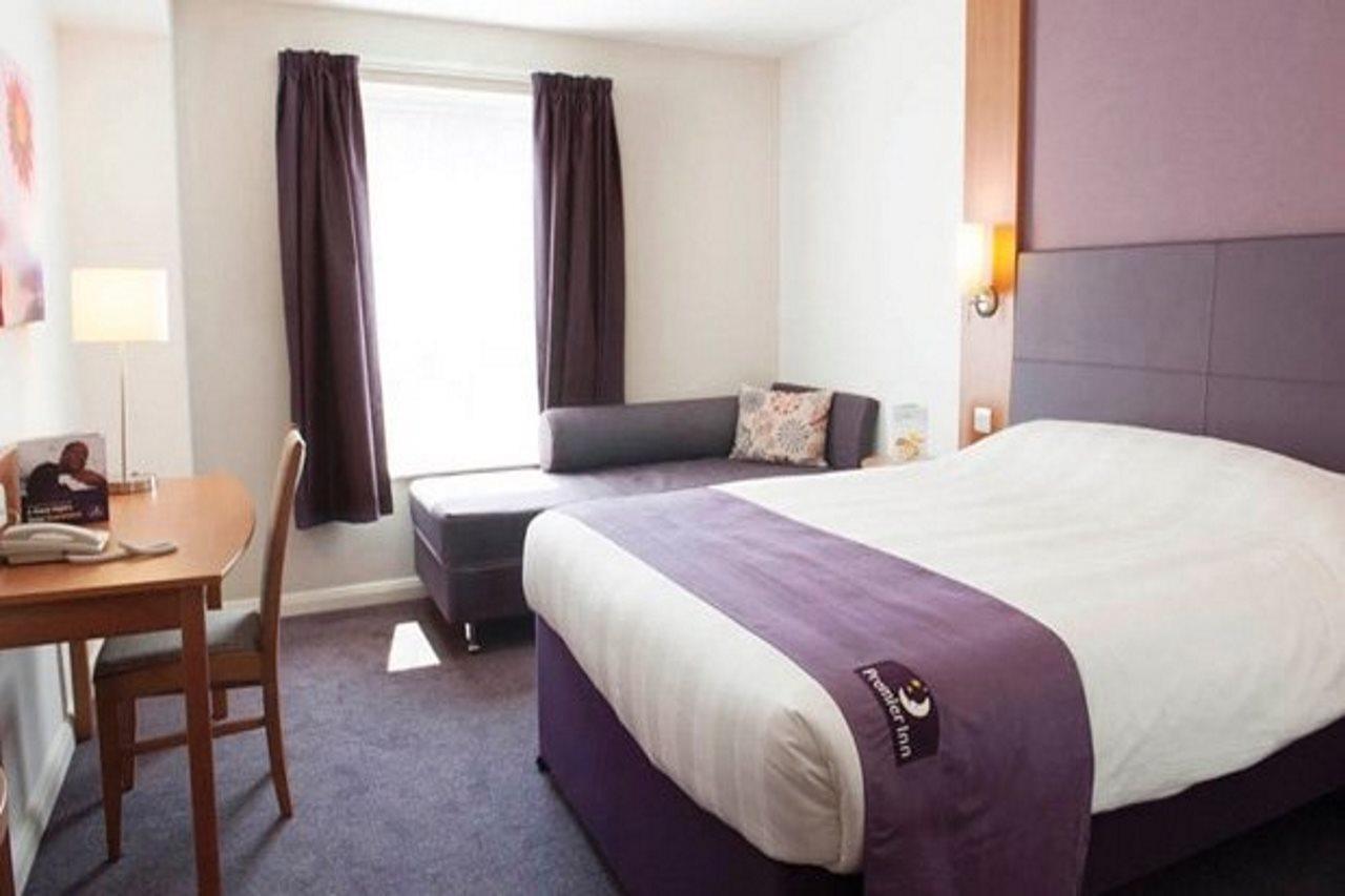 Premier Inn Bristol Cribbs Causeway Filton Exterior photo